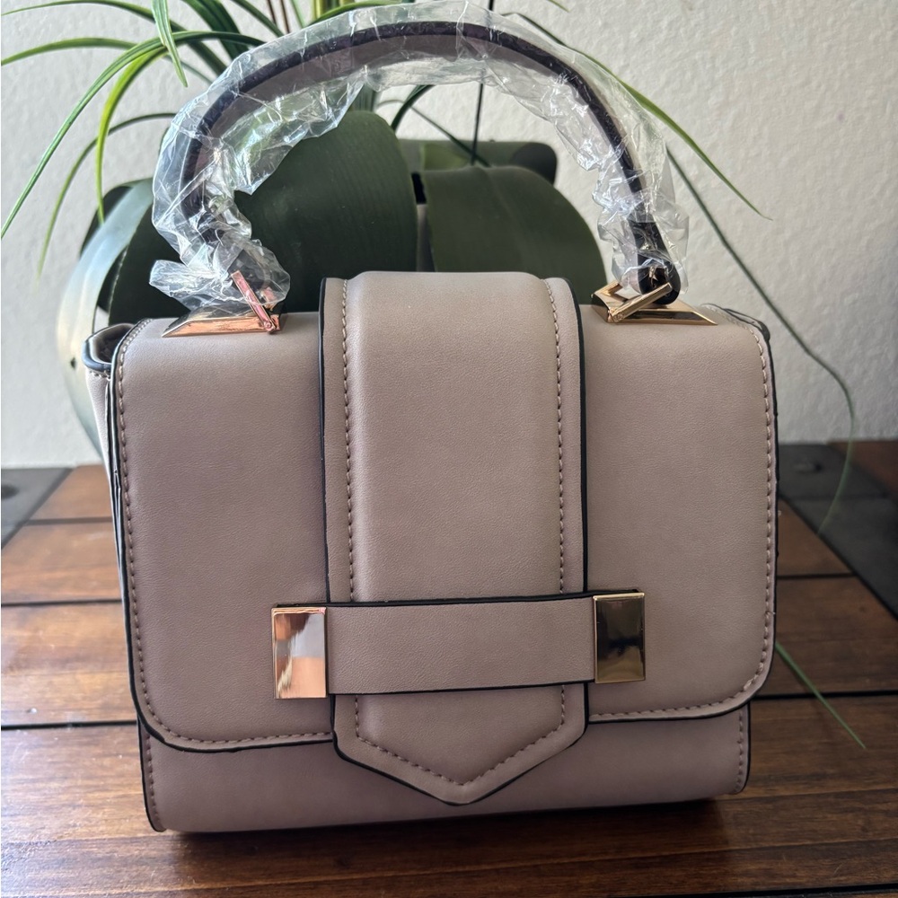 Elegant Grey Handbag